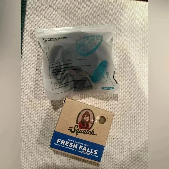Dr. Squatch fresh falls soap and body scrubber, new, stocking stuffers - Picture 1 of 3